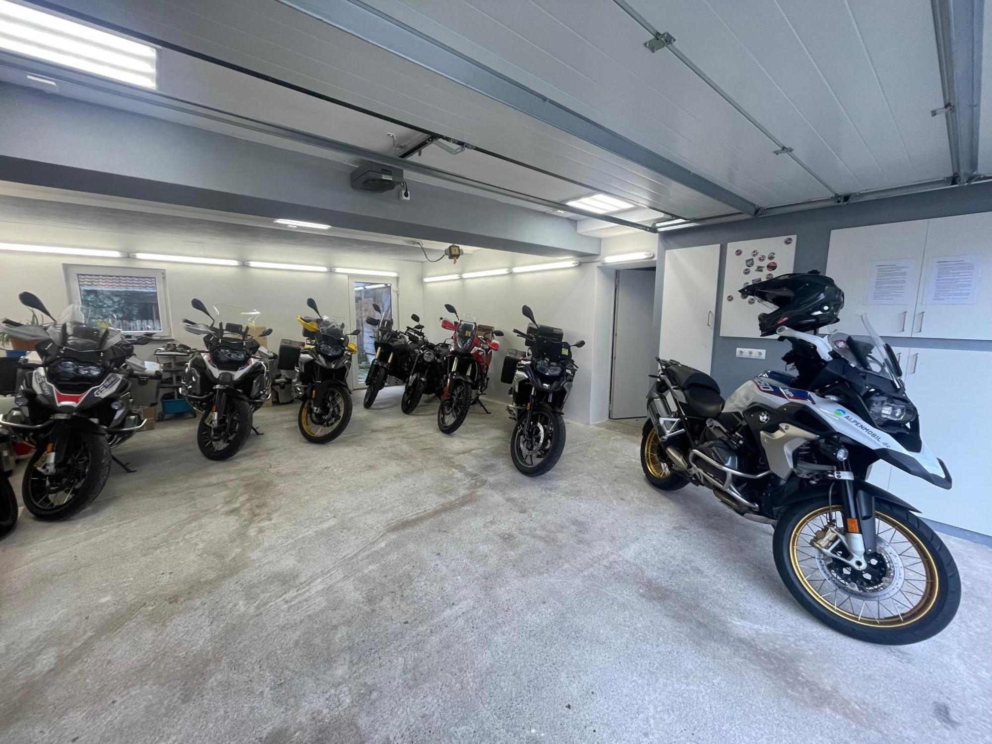 Alpen-Hostel - Apartment Talstation Mit Motorradvermietung Memmingen Exteriör bild